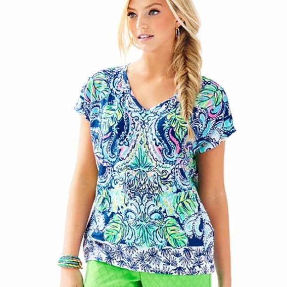 Lilly Pulitzer Linen Hartwell Hanging With Fronds Top V-neck short sleeve shirt - Picture 3 of 10